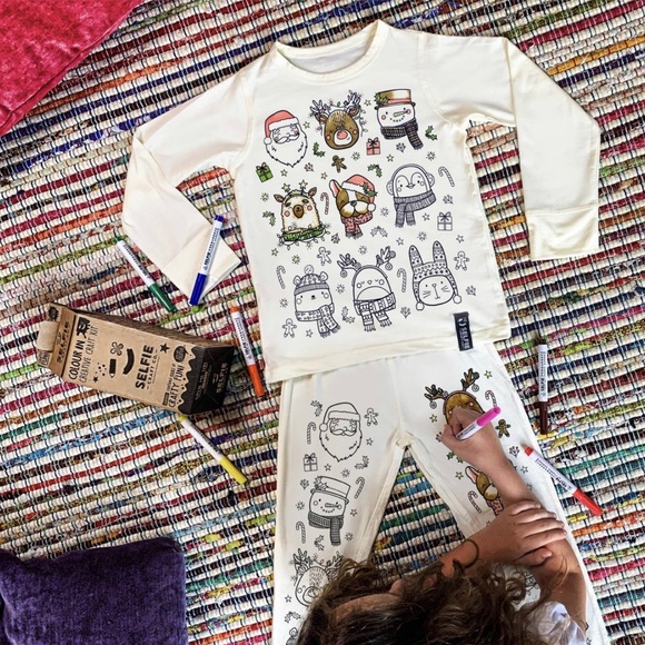 Selfie Holidays Christmas Color in Pajamas(NIB) - Picture 1 of 6